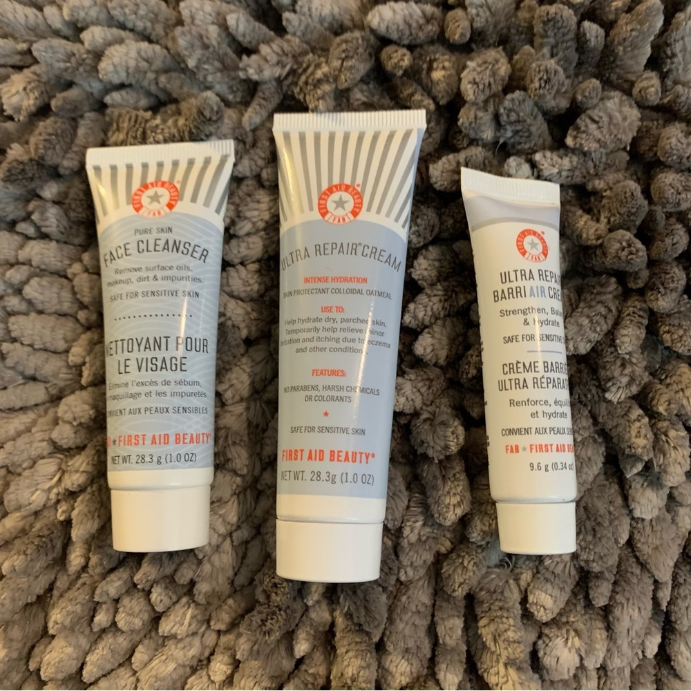 First Aid Beauty Face Cleanser Ultra Repair BarriAIR Cream Travel Set